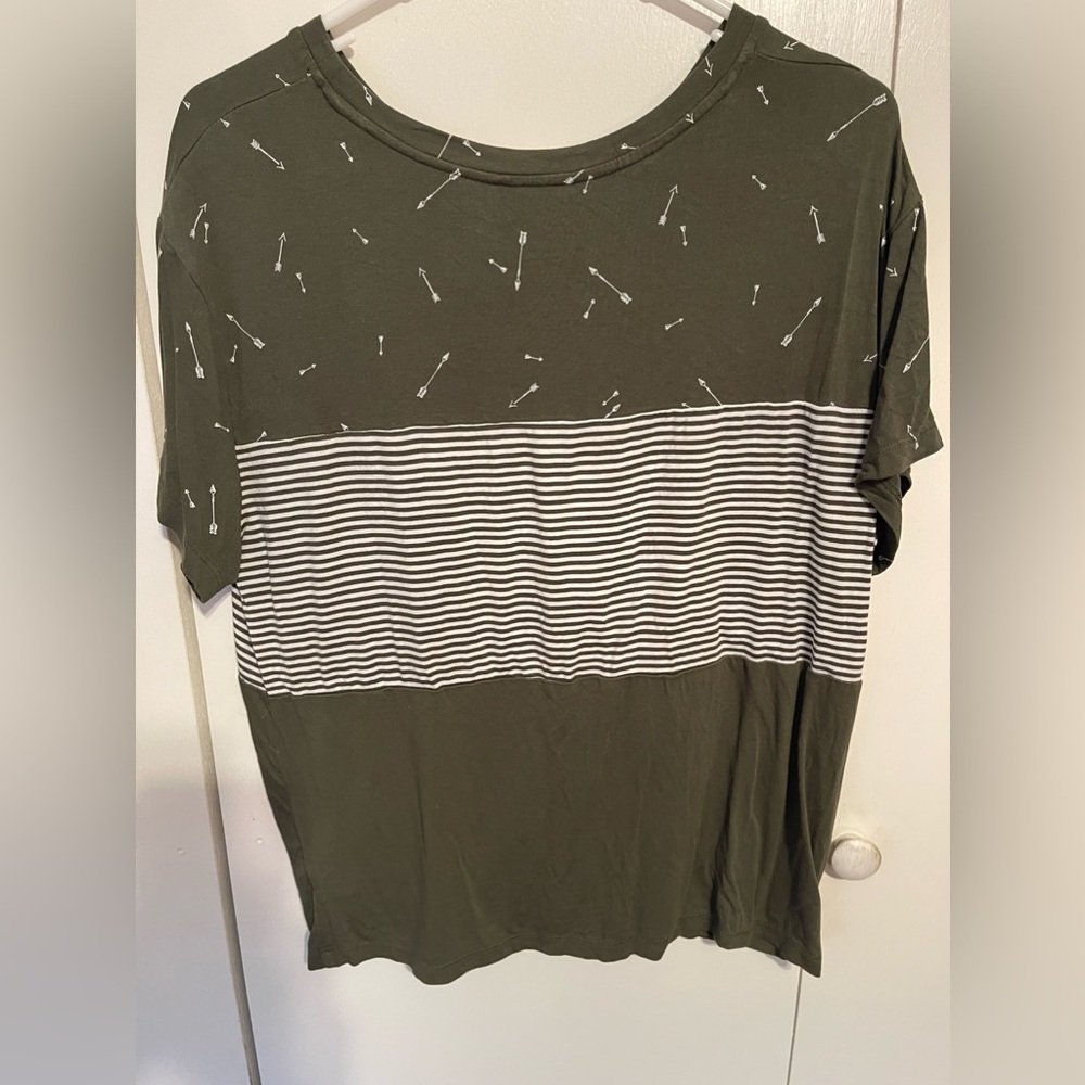 Forest green No Boundaries woman’s T shirt with tie.